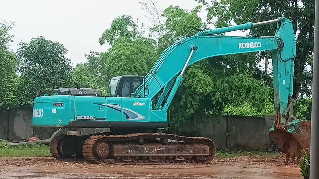 SLV excavator working on a construction site