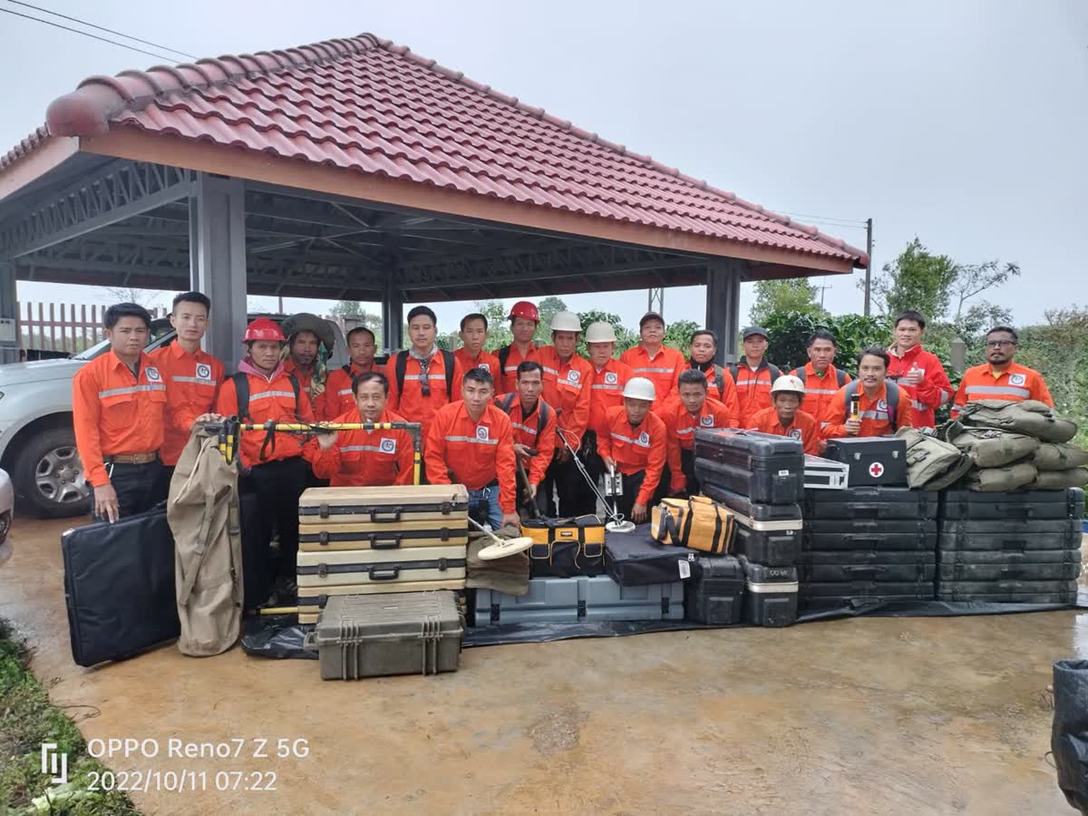 SILAVAN UXO Services full team with clearance equipment